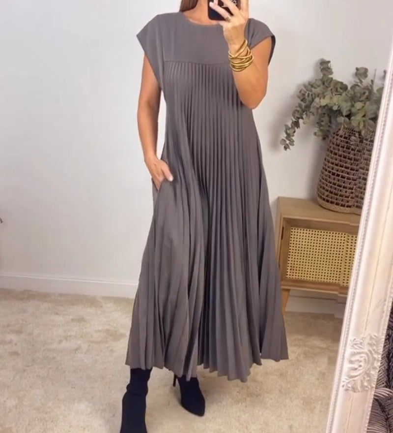 Sophia | Elegantne lõigatud plisseeritud maxi kleit