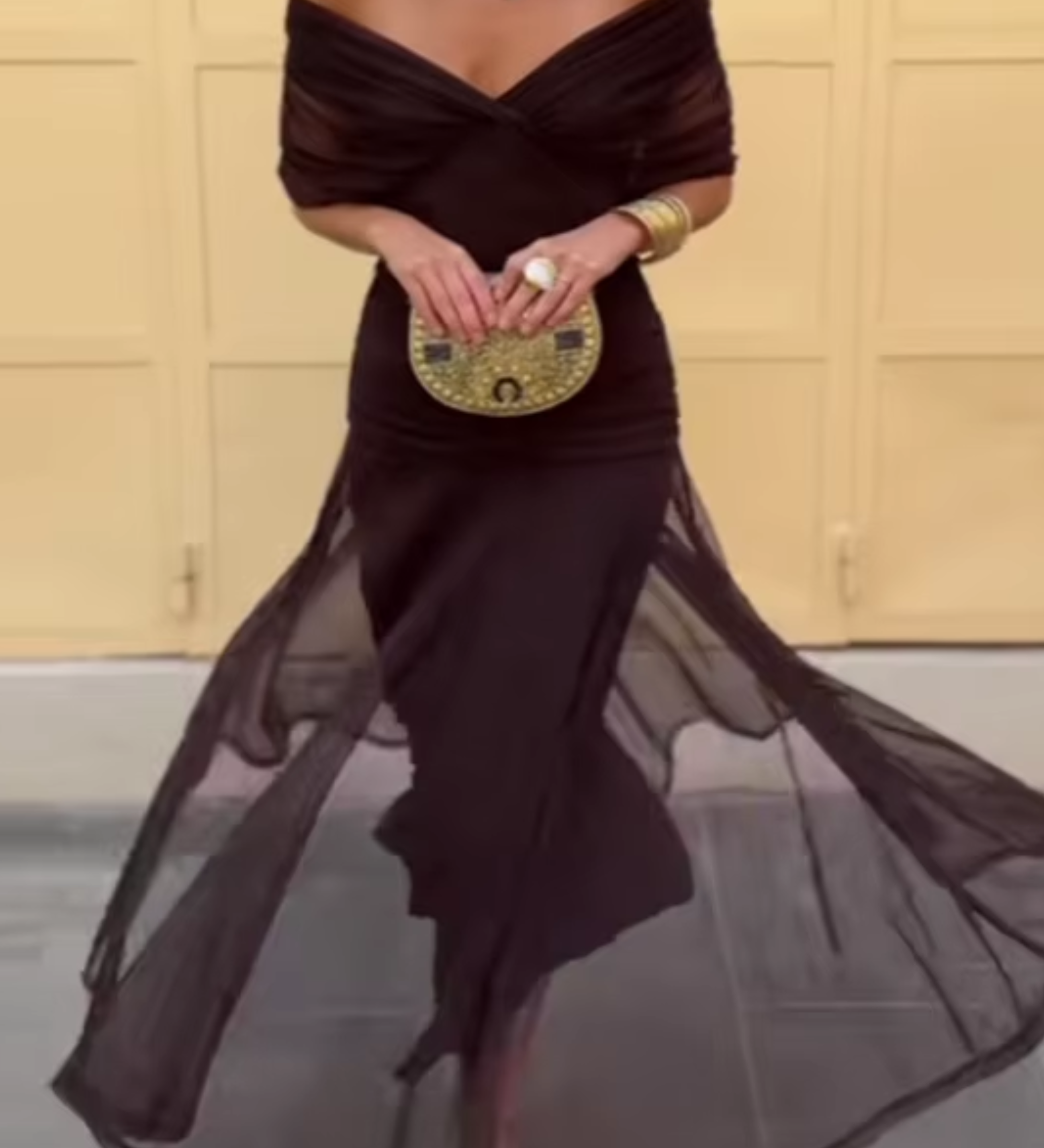 Louise | Elegantne Maxi Pidu Kleidiga V-kaelusega