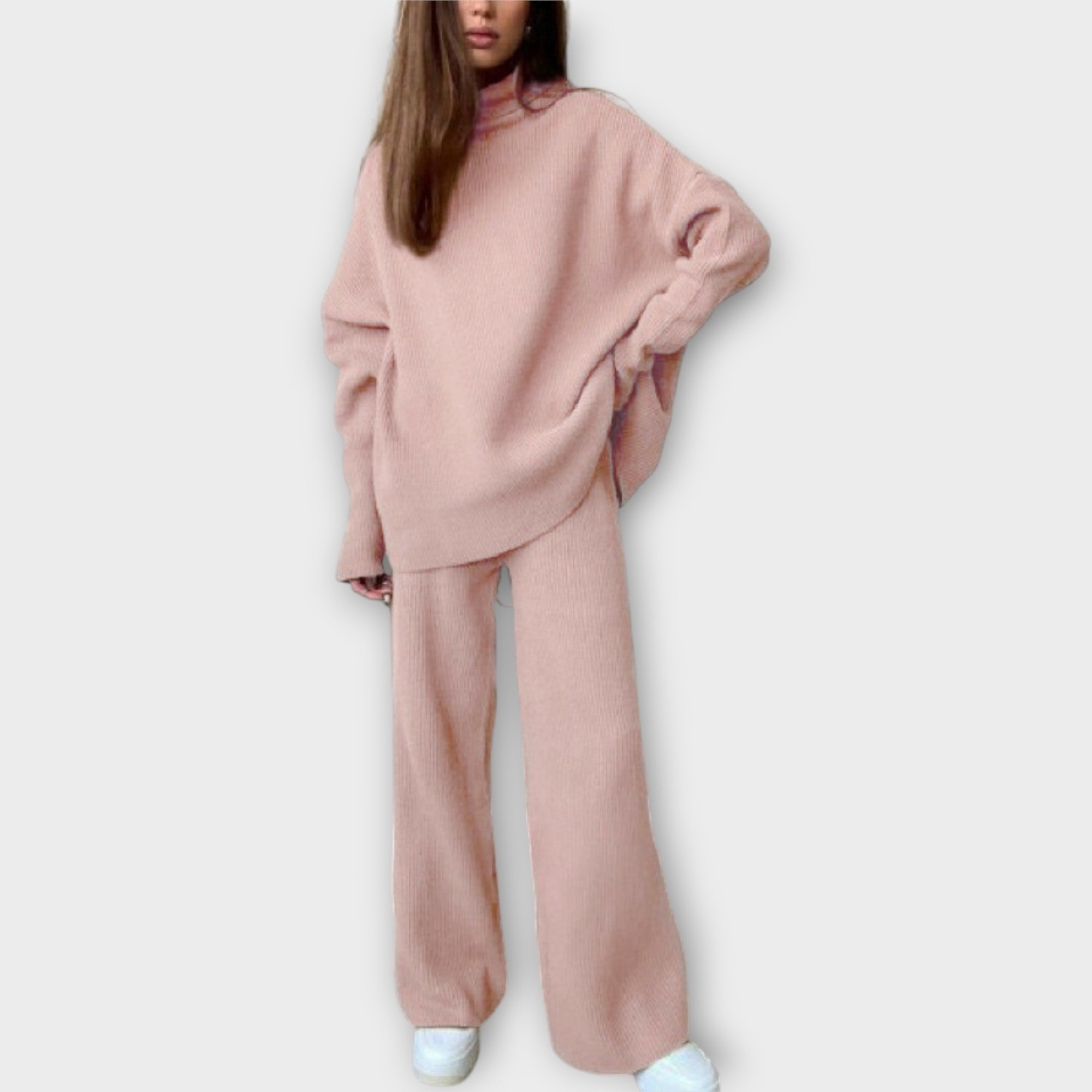 Mara | Kootud komplekt laia lõike ja minimalistliku disainiga